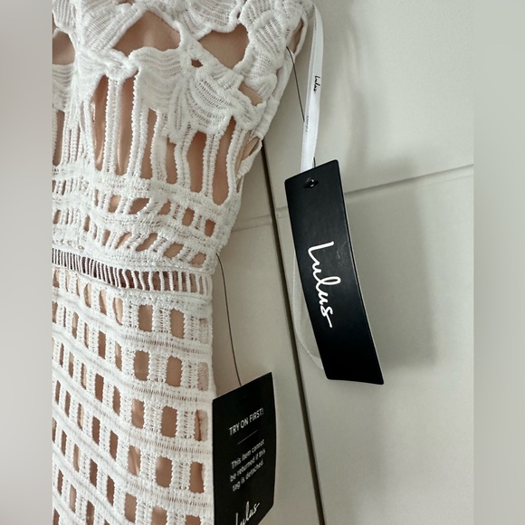 Lulus lace halter midi dress - Picture 3 of 4